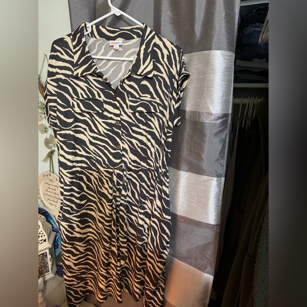Super fun LuLaRoe Stacy dress